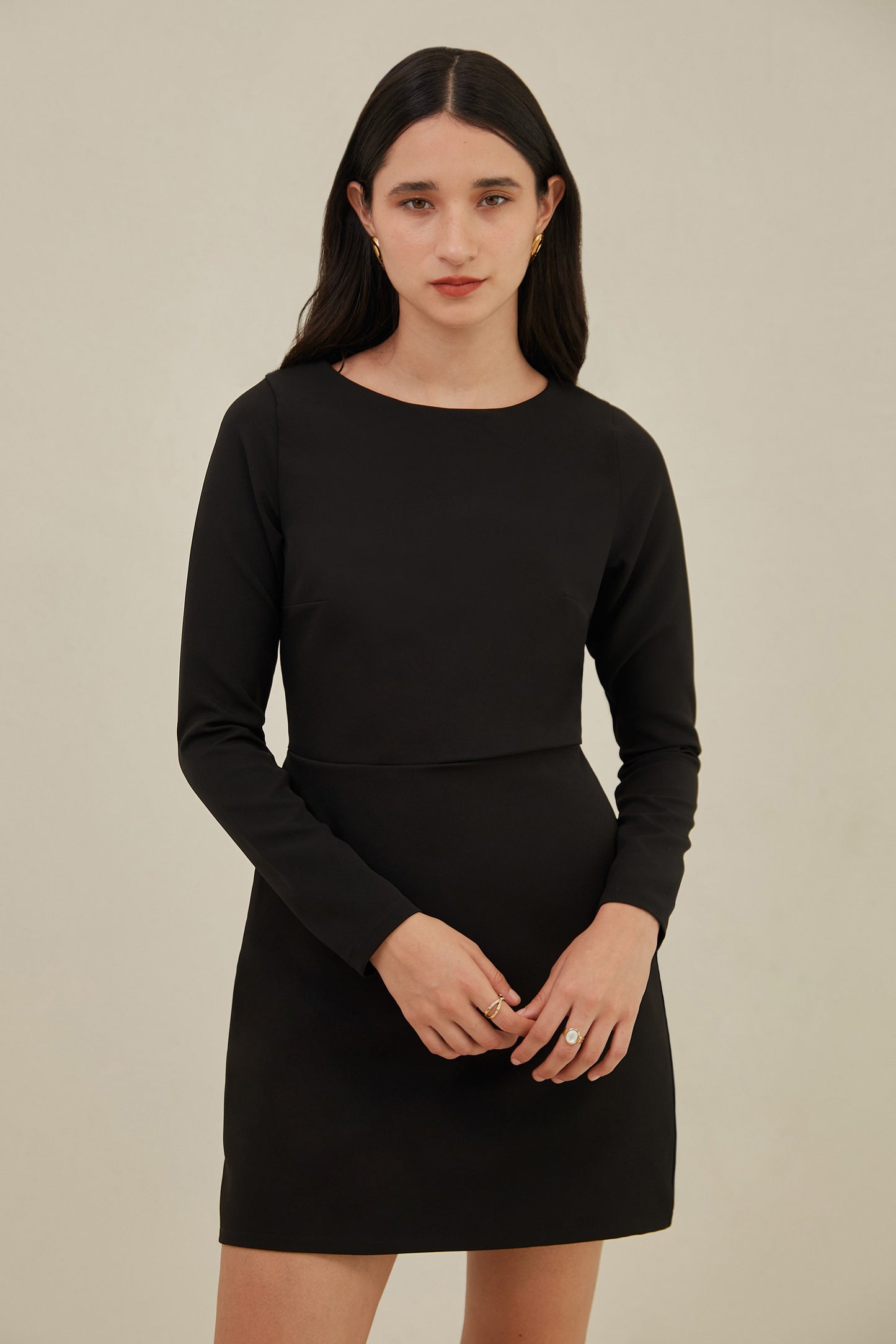 Vestido corto c/ short manga larga - Negro
