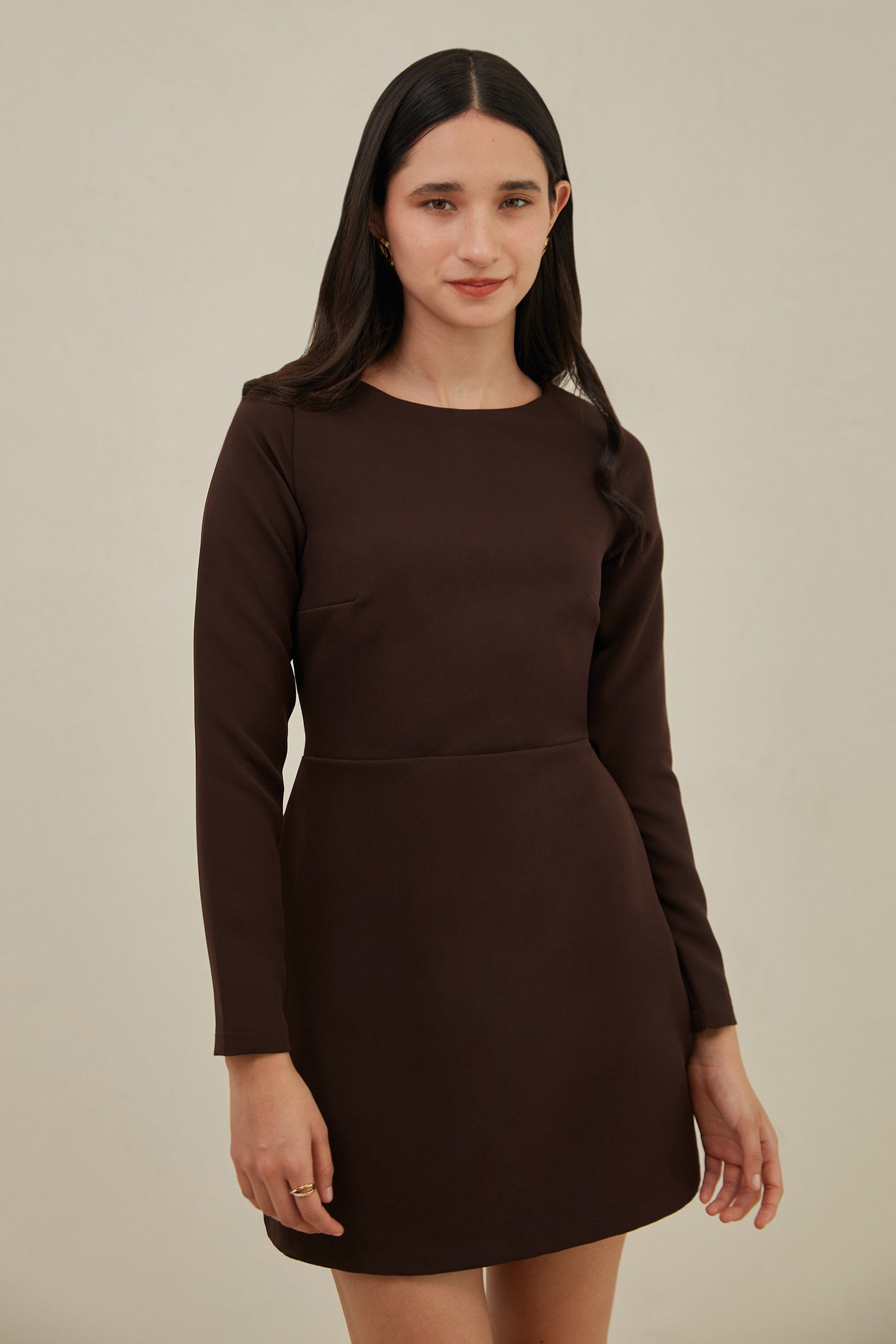 Vestido corto c/ short manga larga - Chocolate