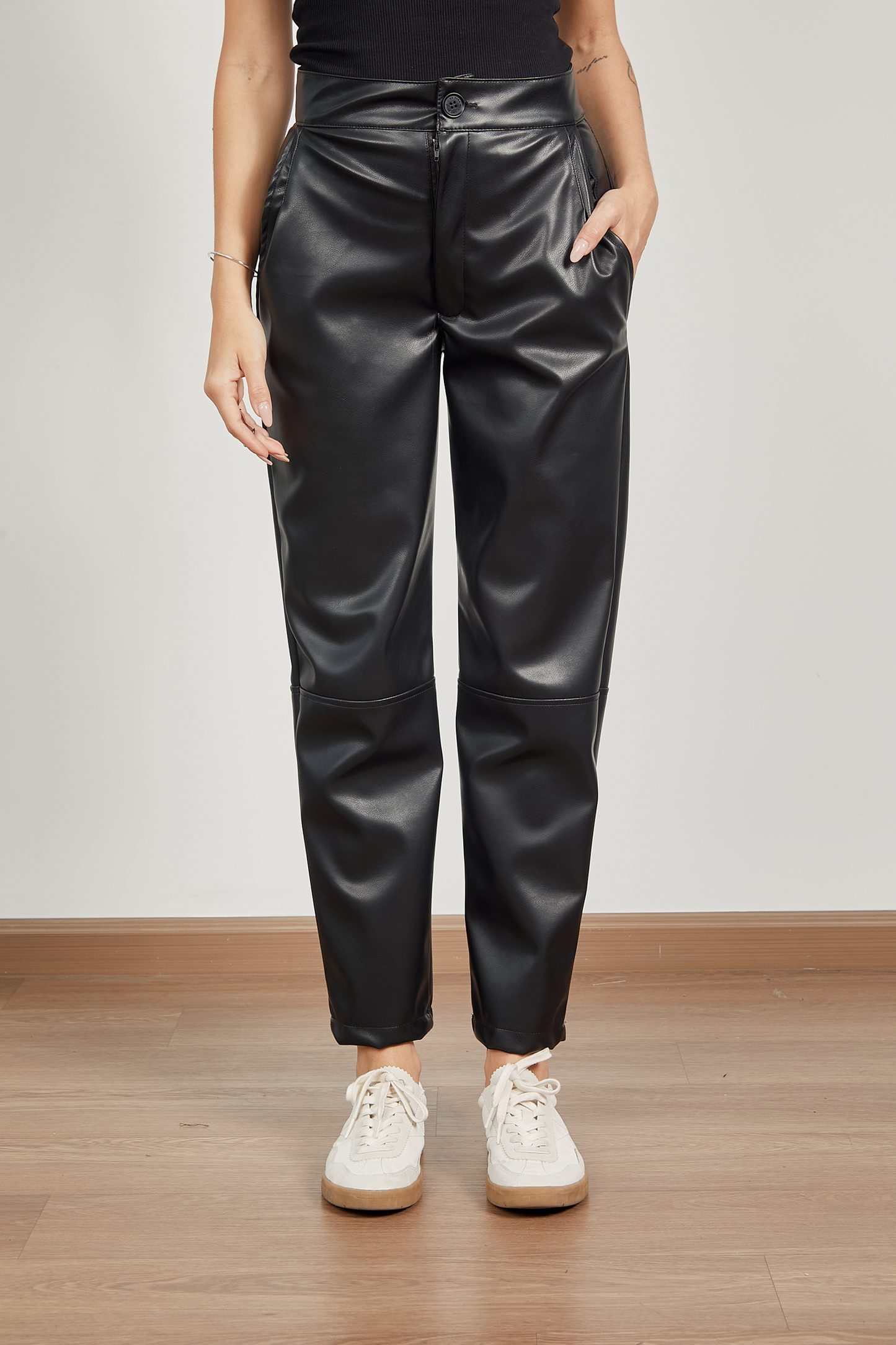 Pantalón cuerina slouchy - Negro