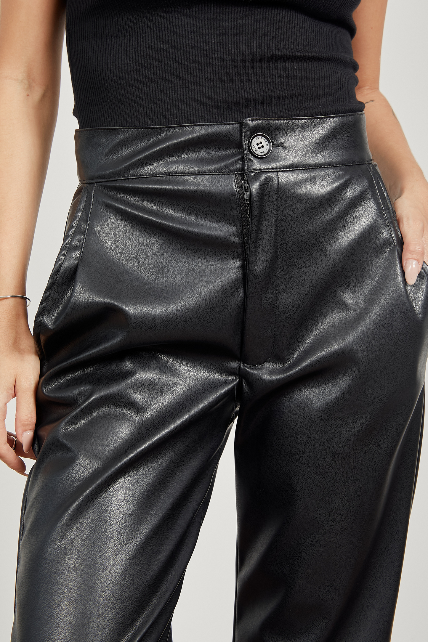 Pantalón cuerina slouchy - Negro