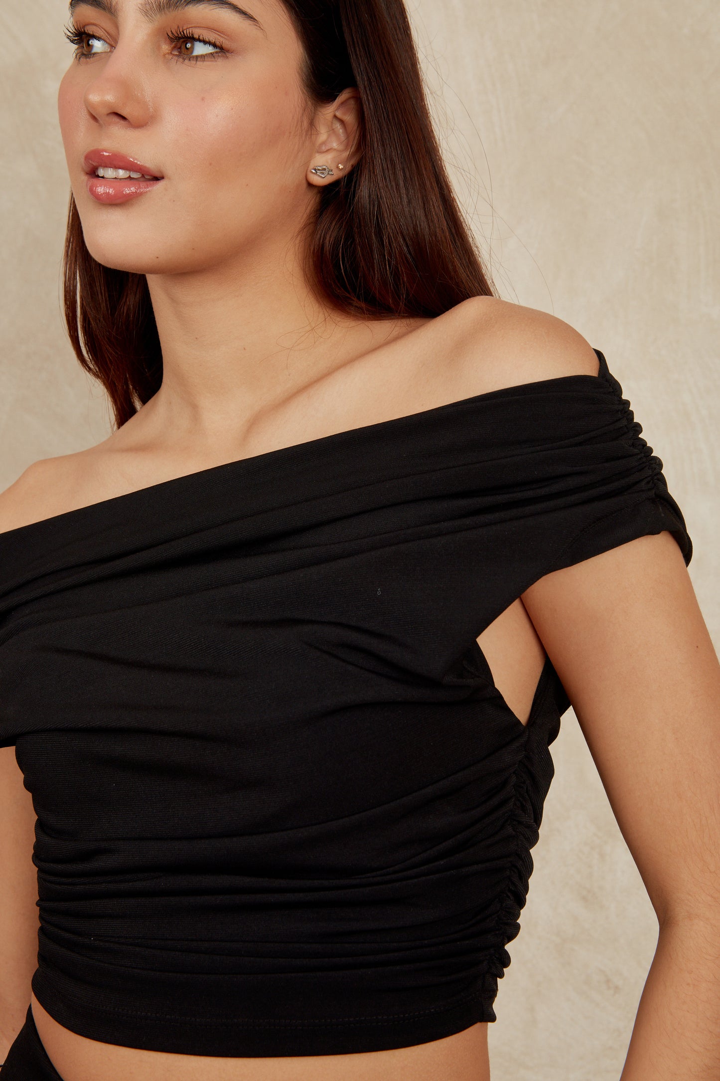 Top off shoulder drapeado - Negro