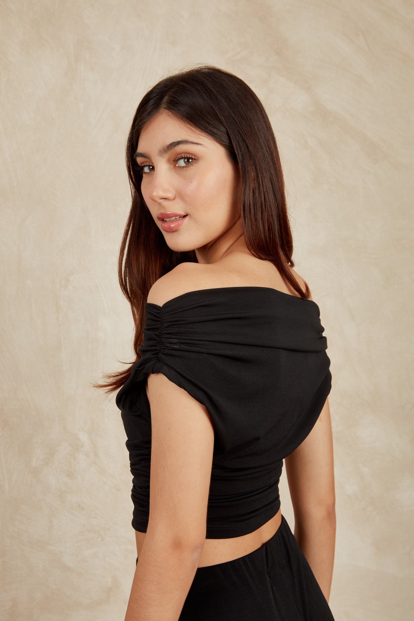 Top off shoulder drapeado - Negro