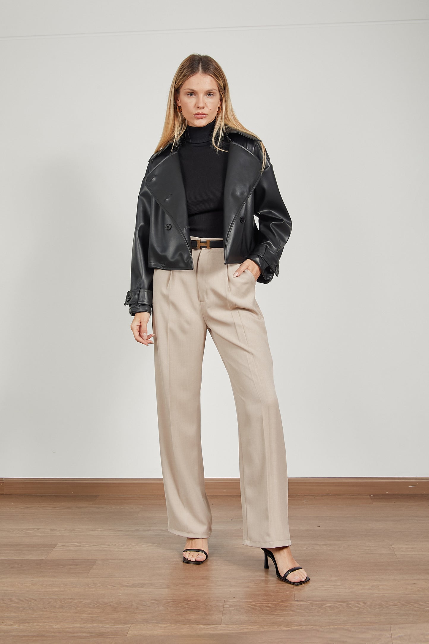 Trench corto cuerina - Negro