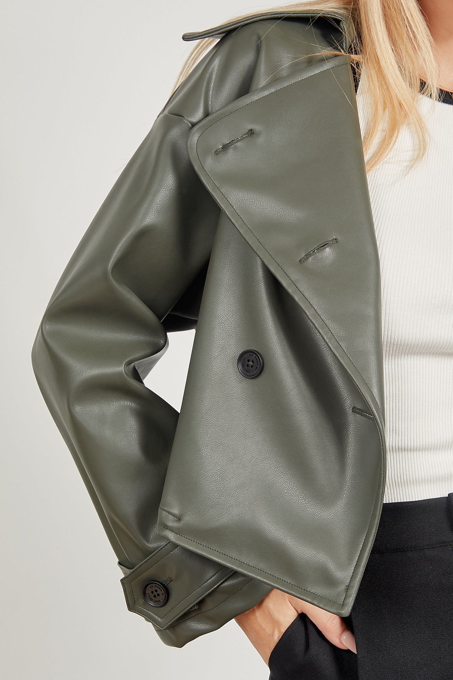 Trench corto cuerina - Verde militar