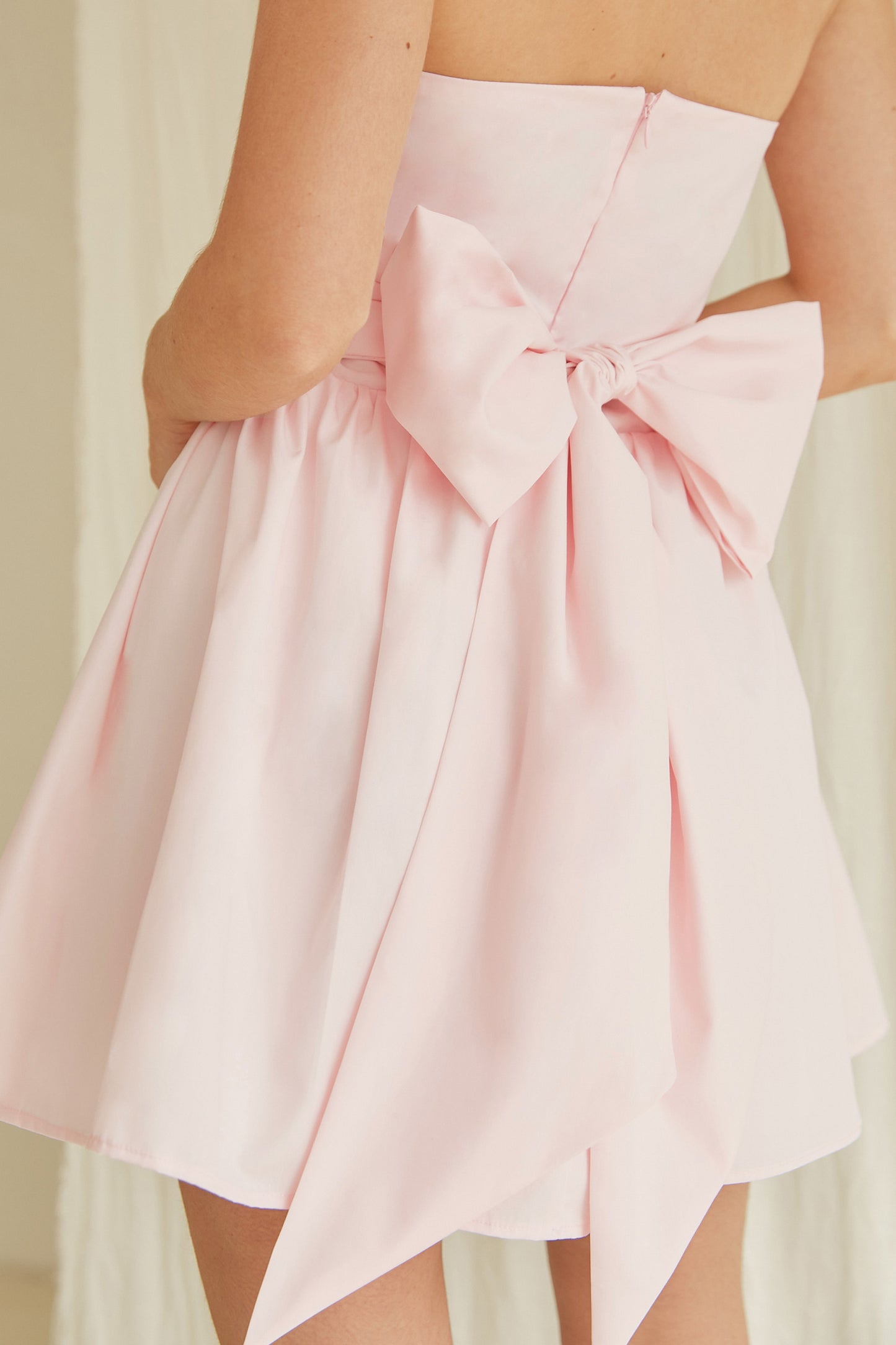 Vestido corto strapless con lazo - Rosado