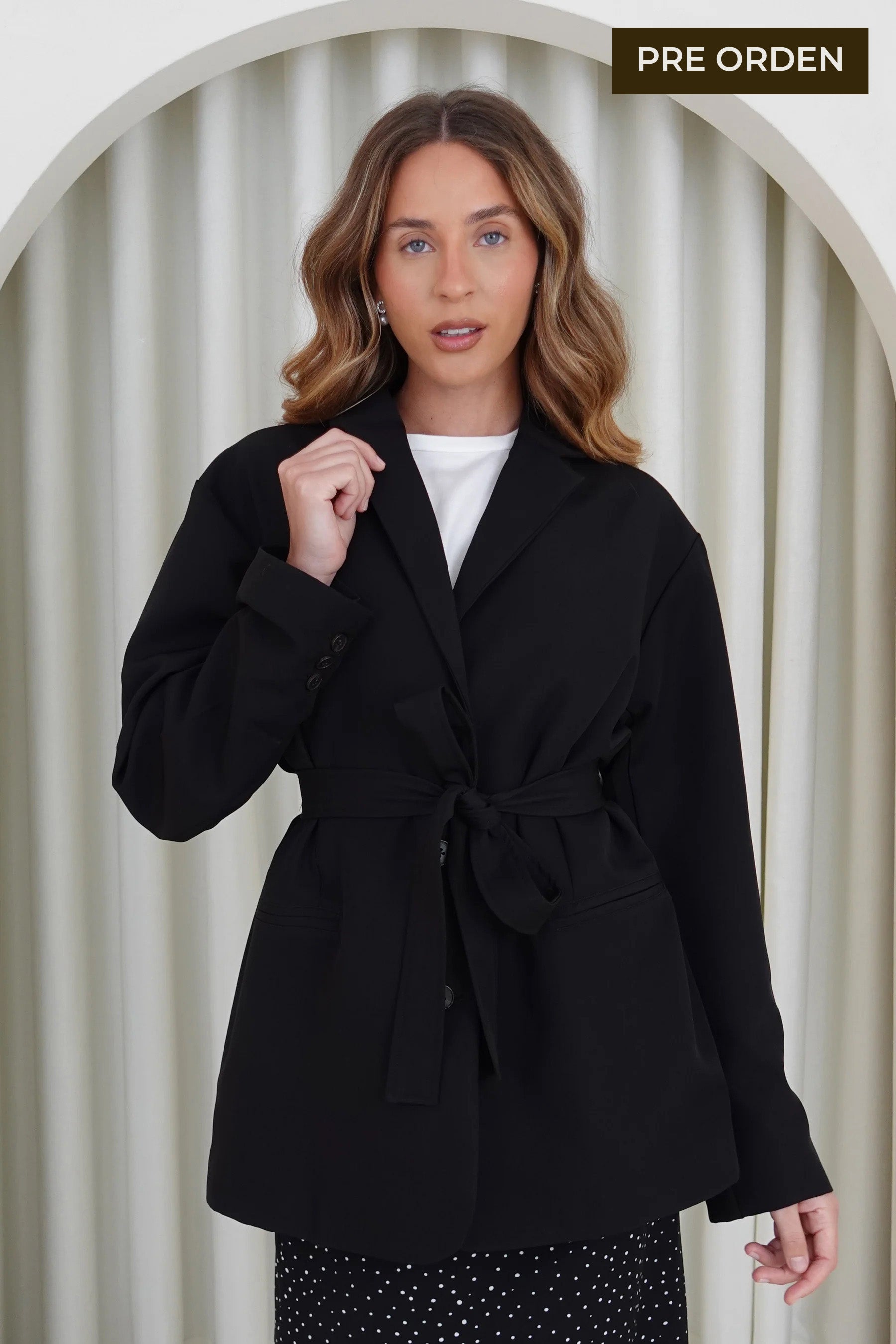 Blazer con cinturón - Negro (PRE ORDEN)