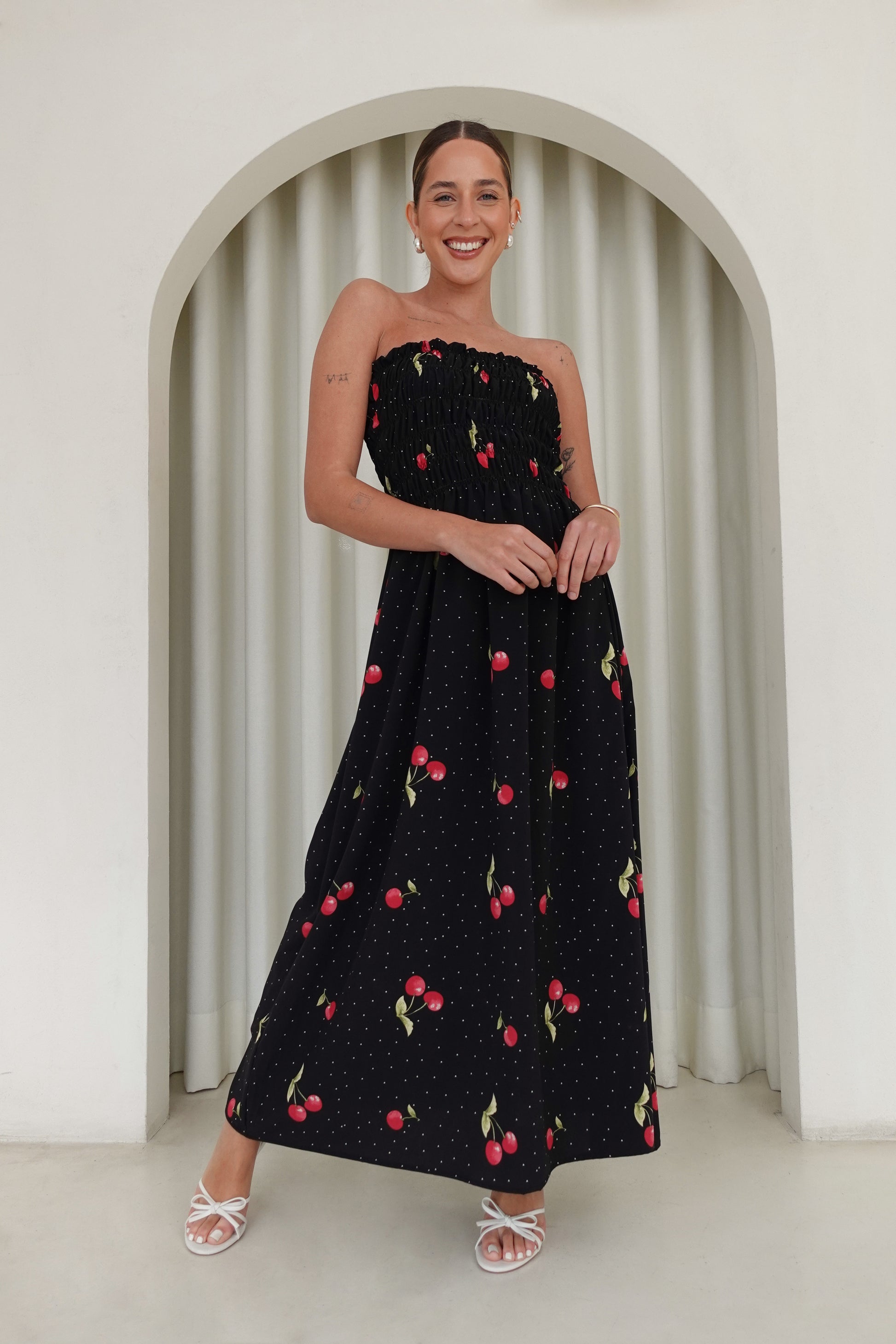 Vestido midi cerezas - Negro (PREORDEN)