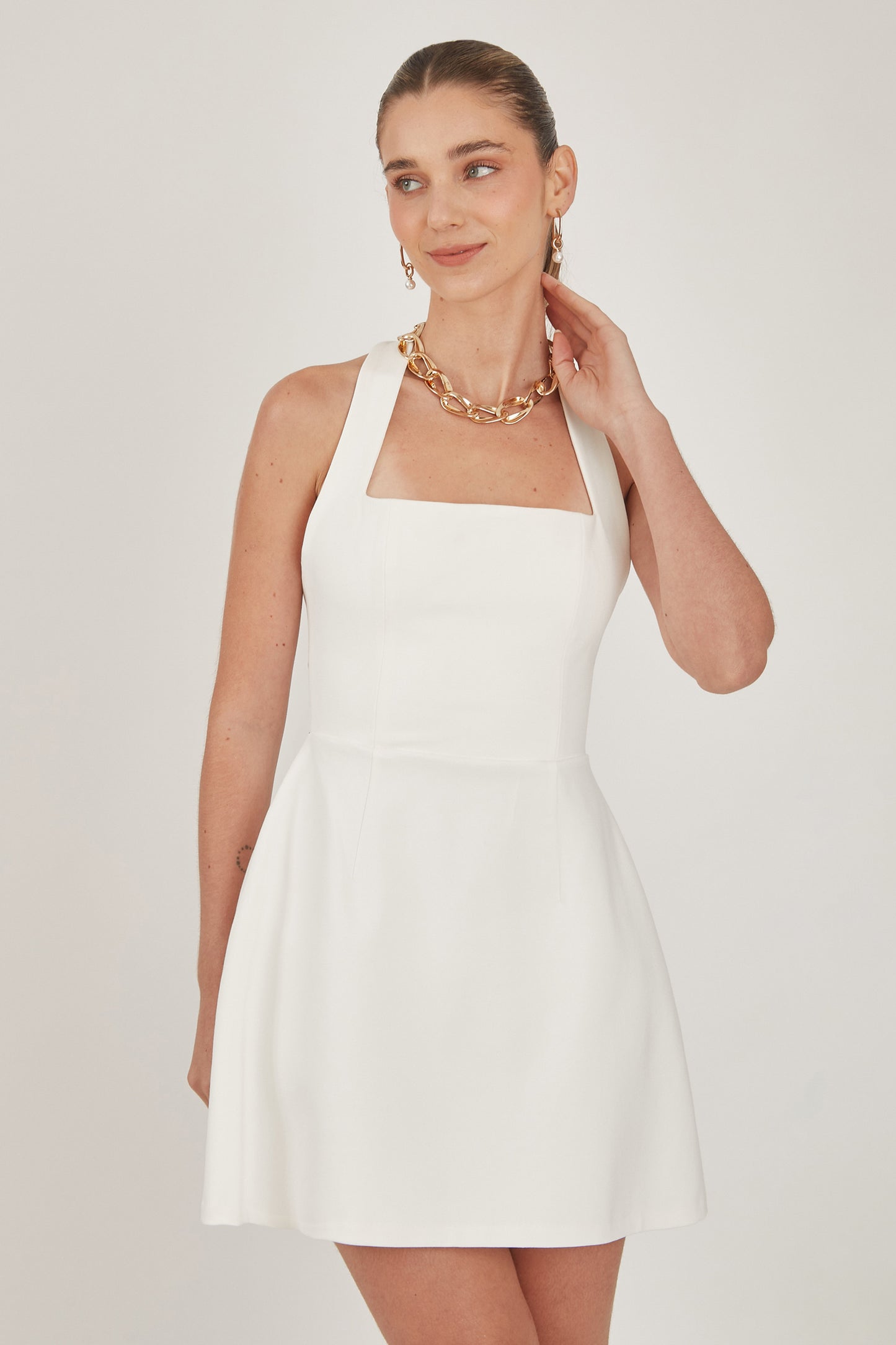 Vestido corto halter en A - Perla