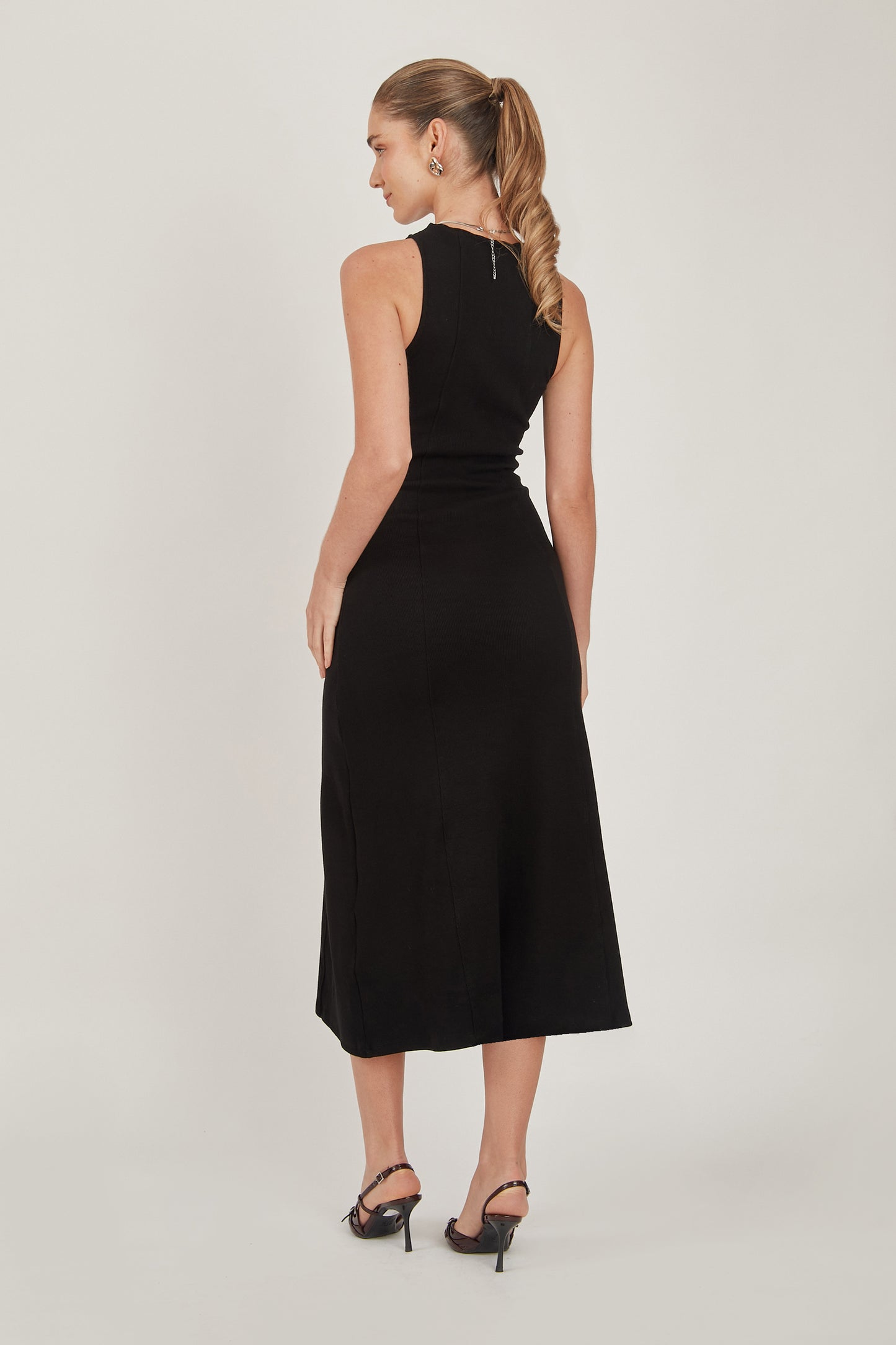 Vestido midi halter con vuelo - Negro