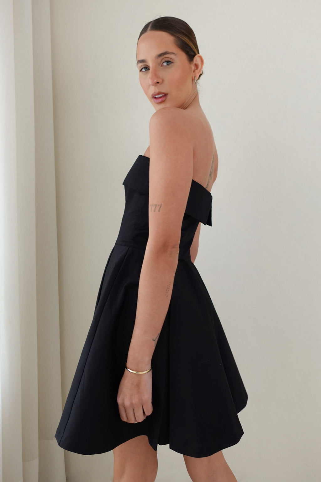 Vestido corto strapless - Negro (PREORDEN)