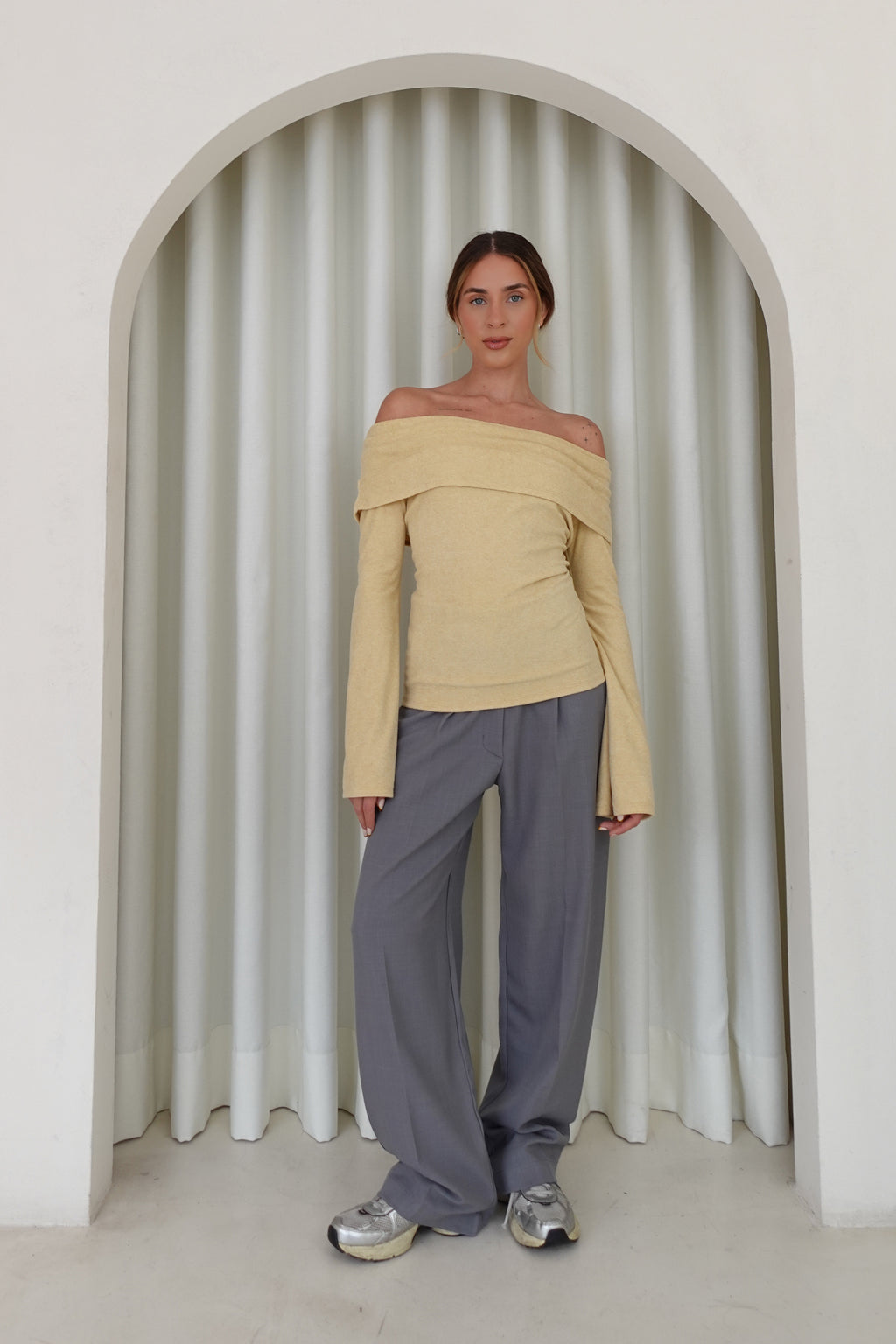 Suéter off shoulder manga larga - Amarillo