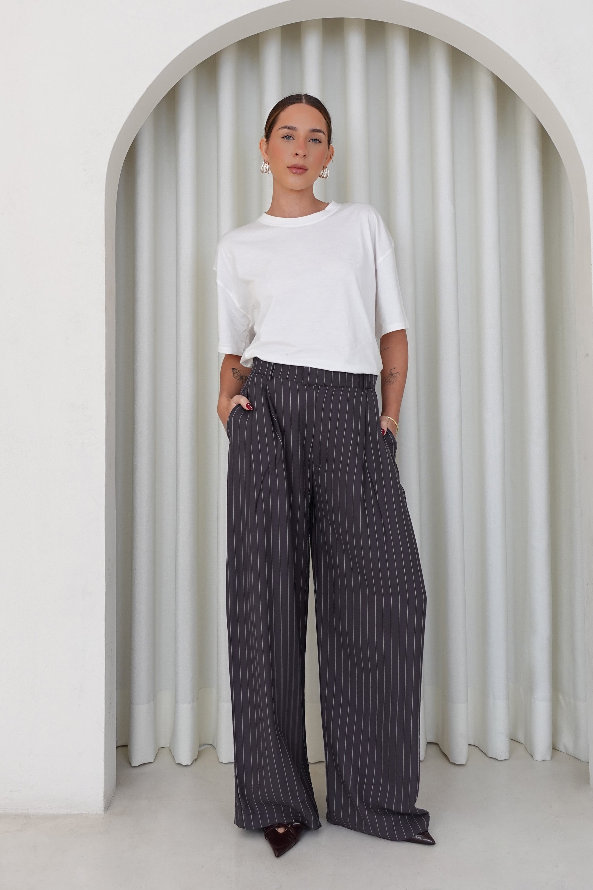 Pantalón sastre rayas con cruce - Gris