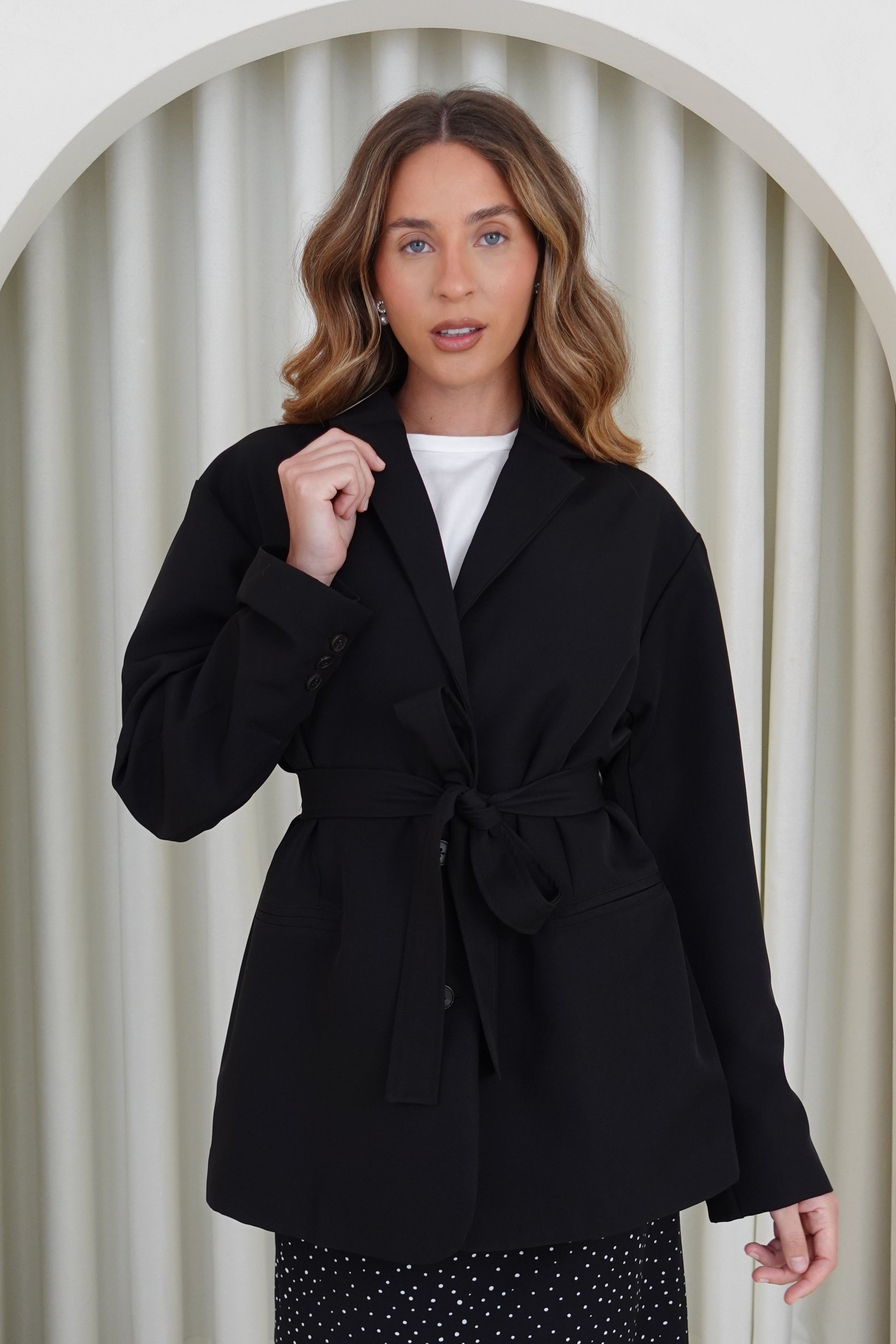 Blazer con cinturón - Negro