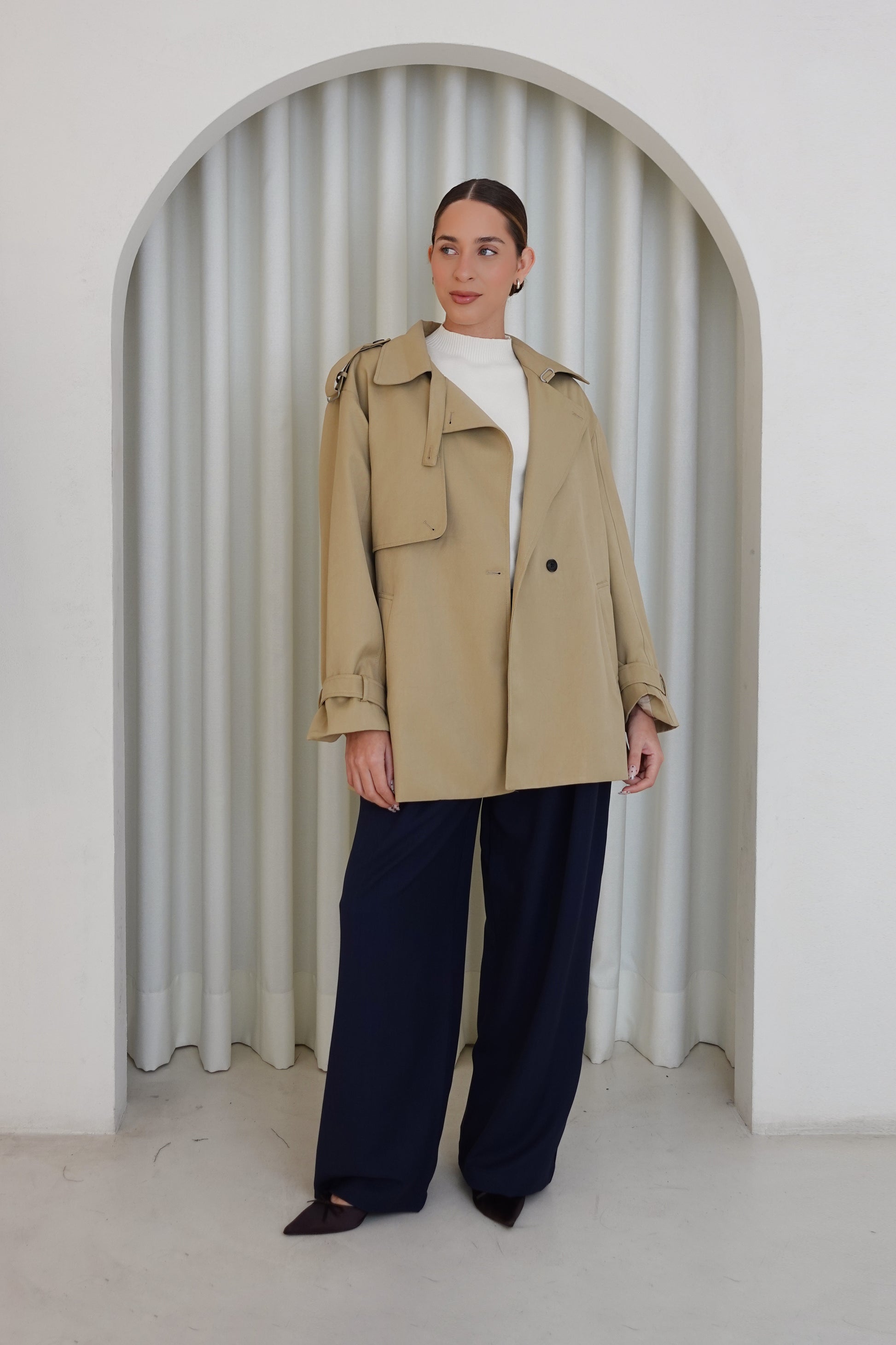 Gabardina corta con cinturón - Beige