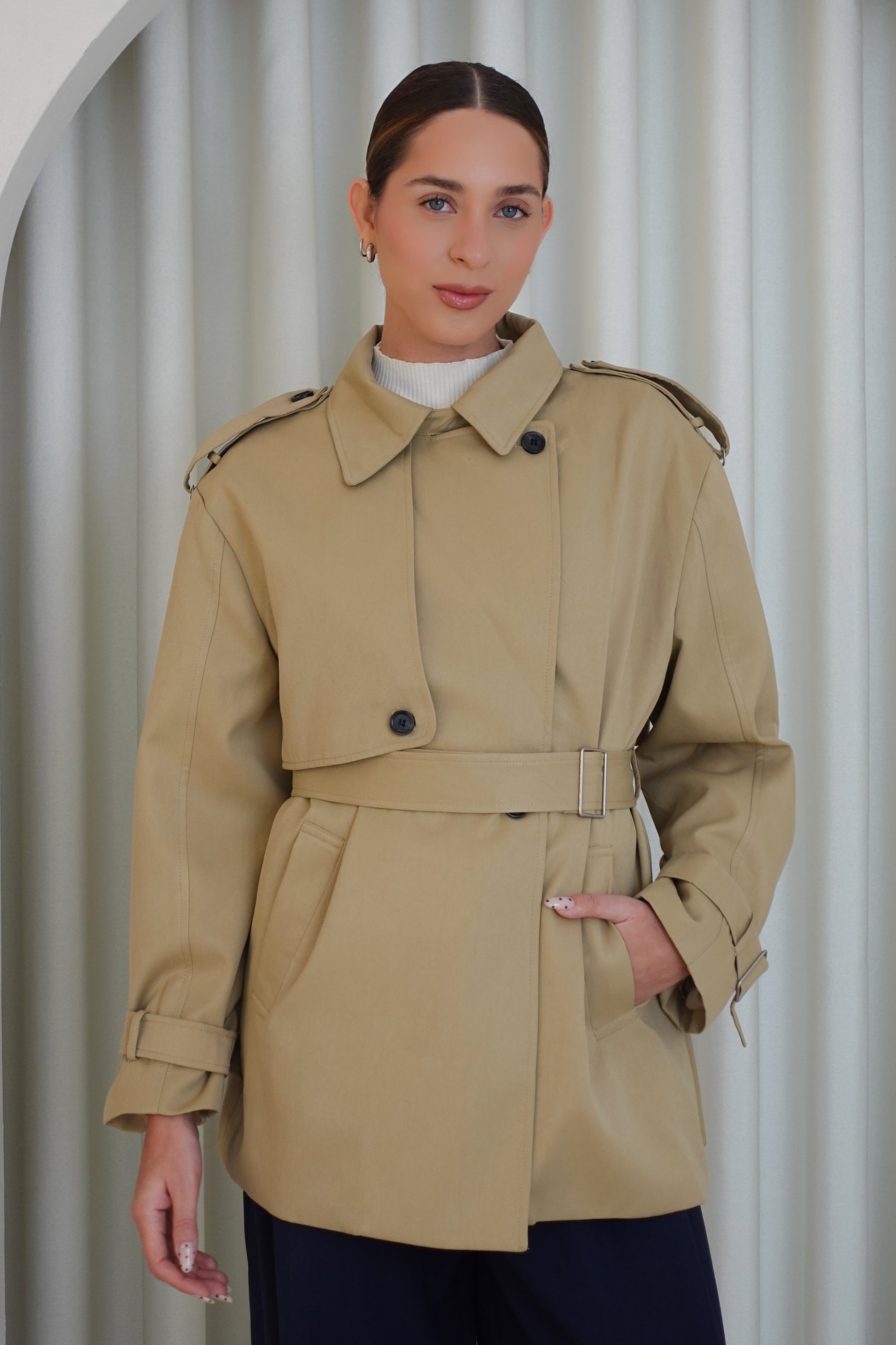 Gabardina corta con cinturón - Beige
