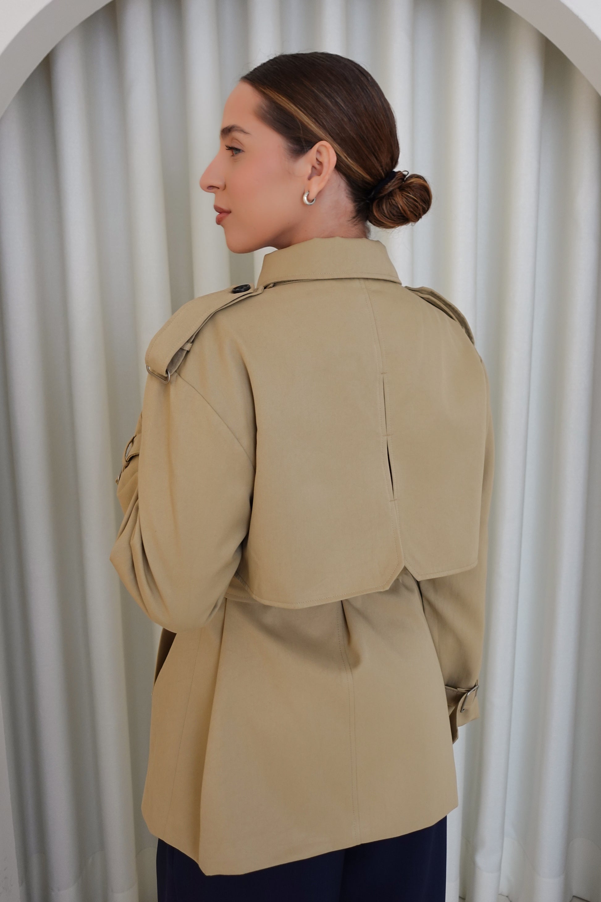 Gabardina corta con cinturón - Beige
