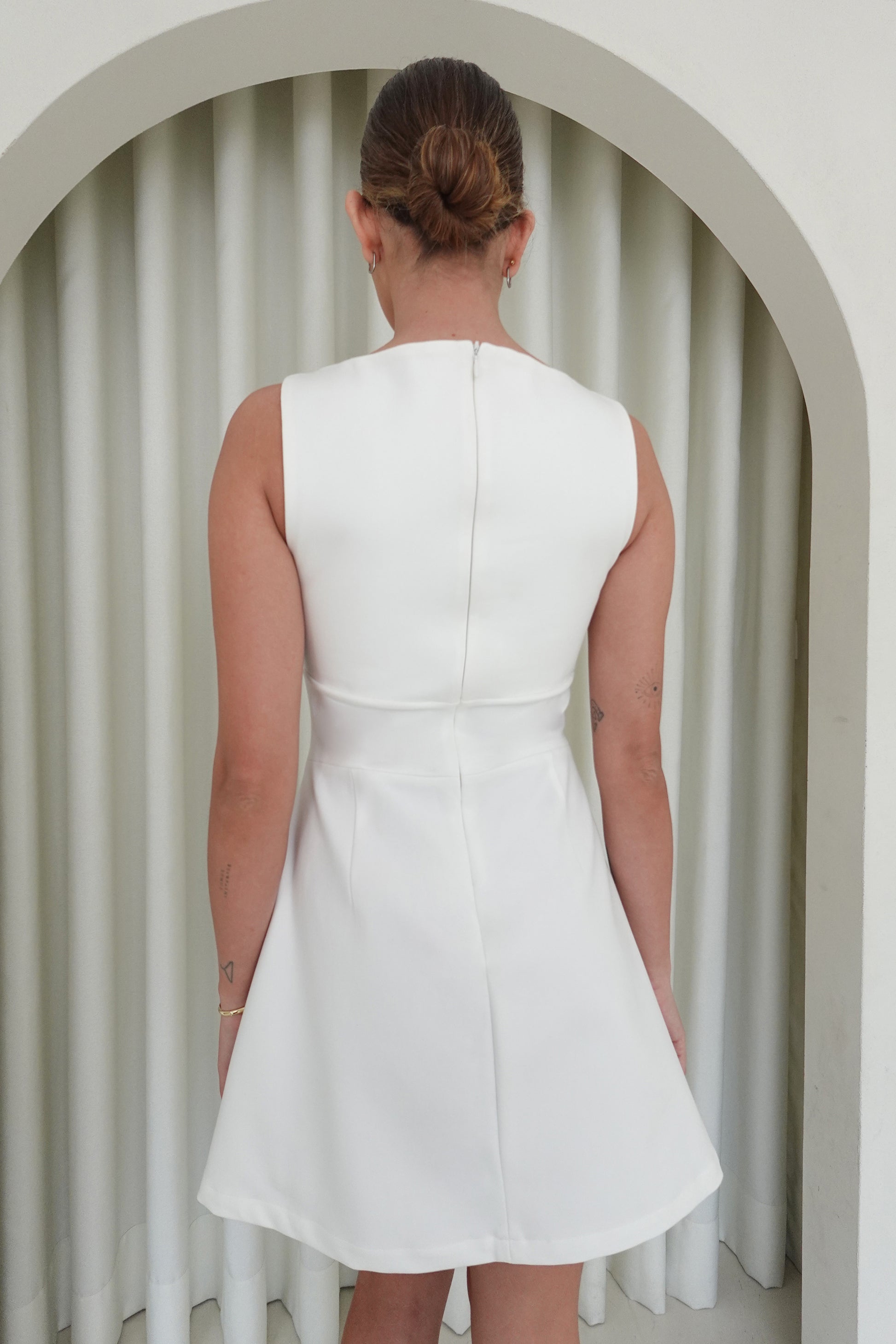 Vestido corto cuello ojal - Perla