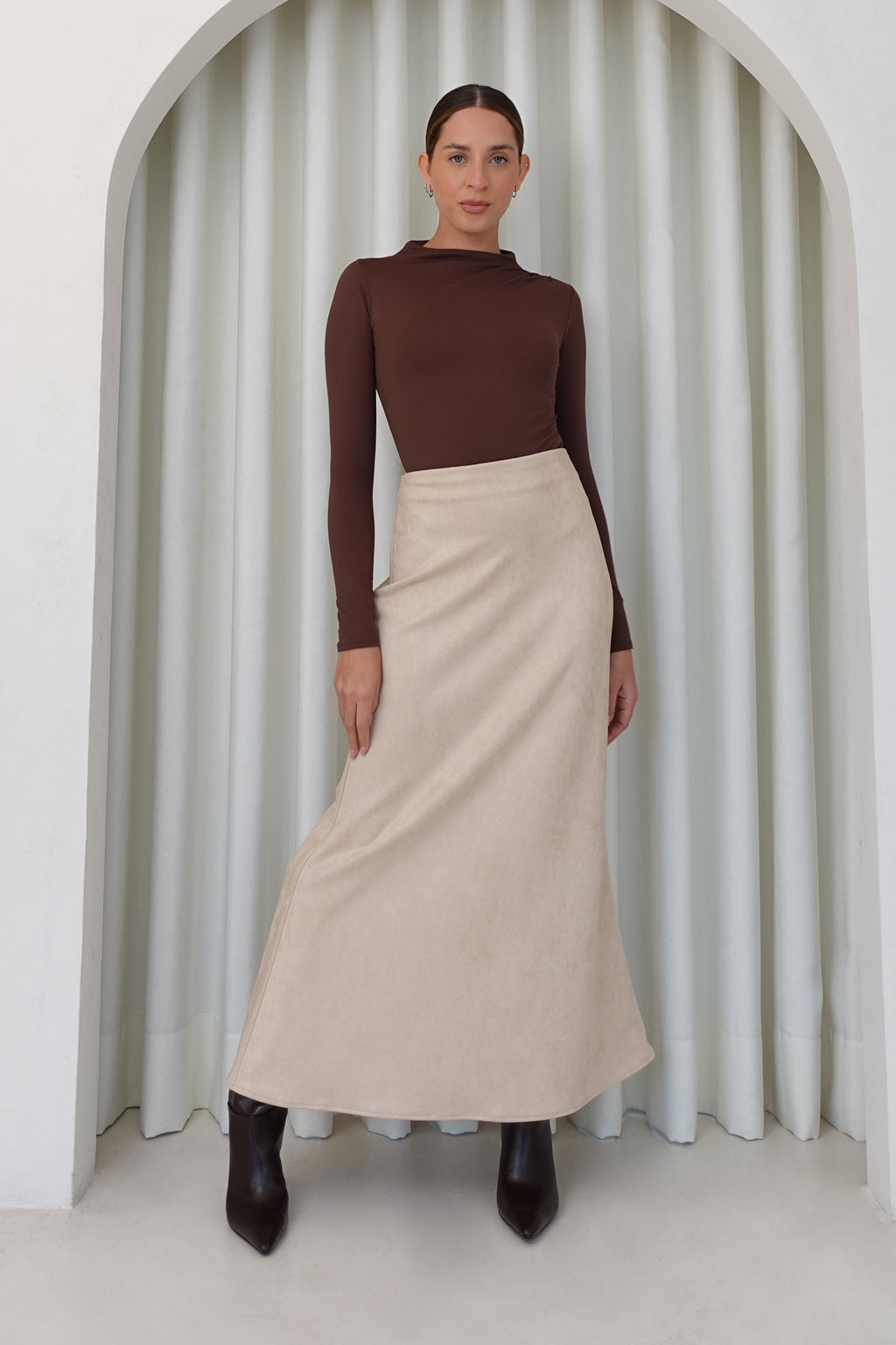 Falda midi suede - Hueso