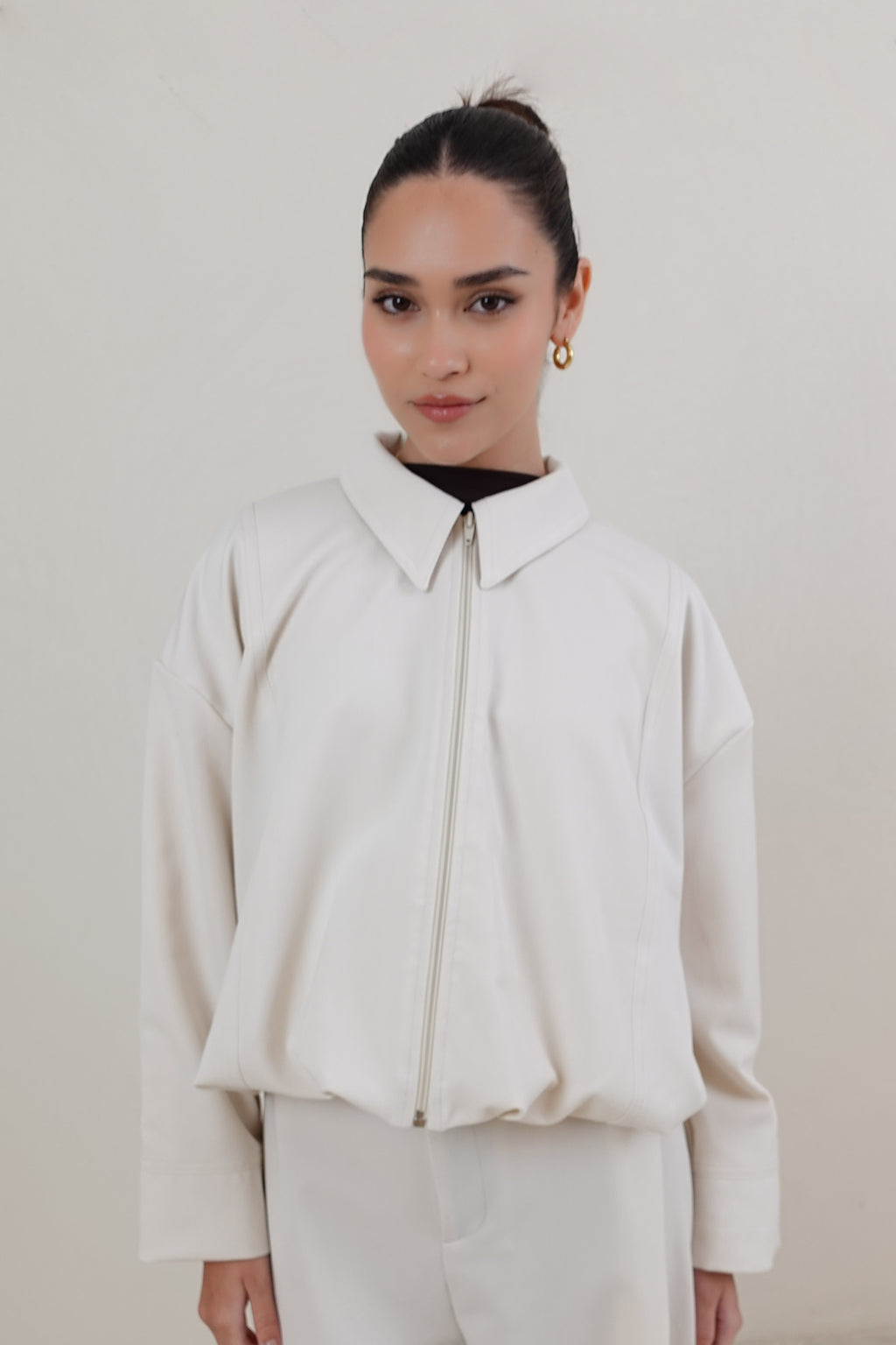 Chaqueta bomber con cierre - Hueso