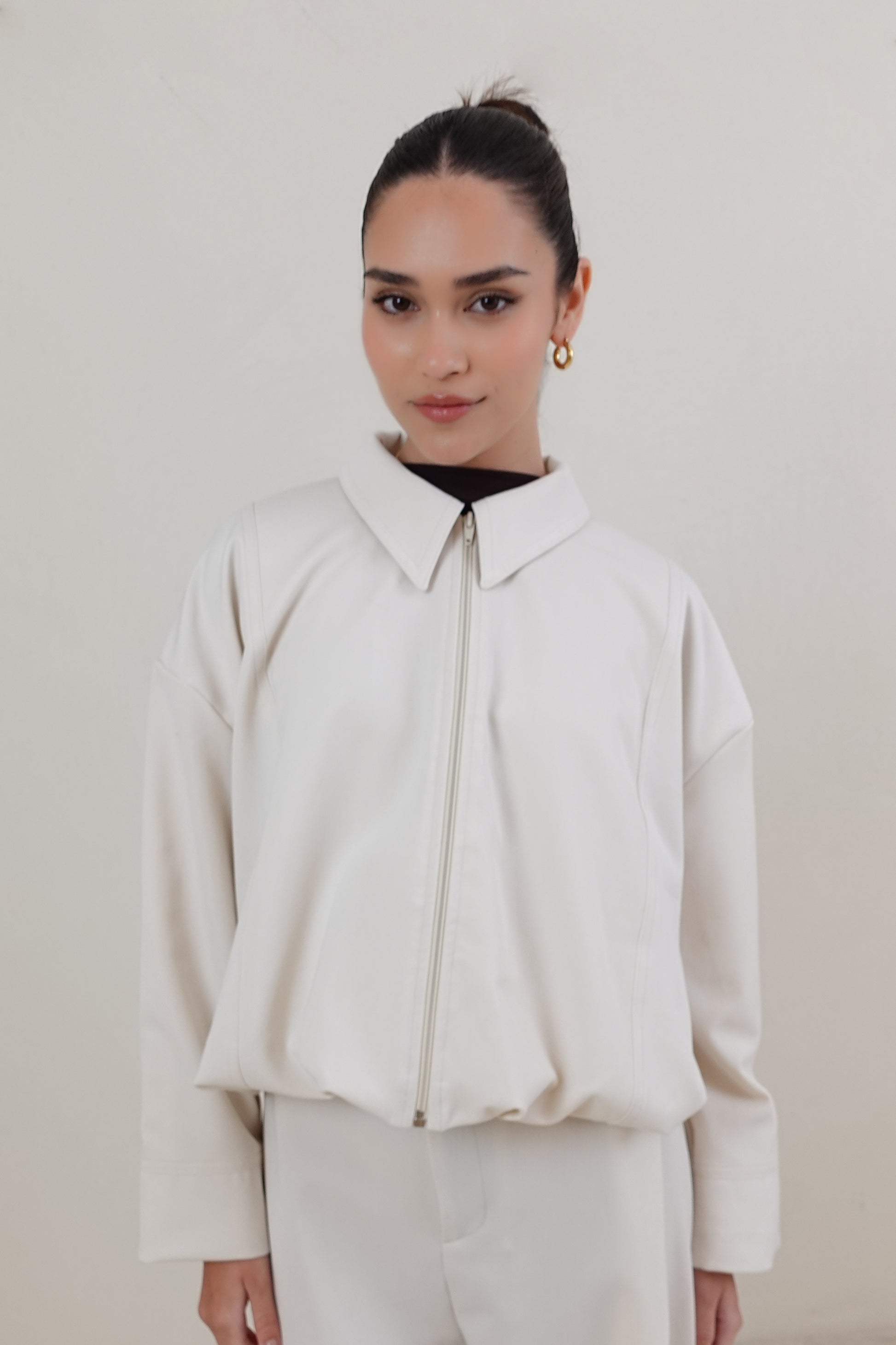 Chaqueta bomber con cierre - Hueso