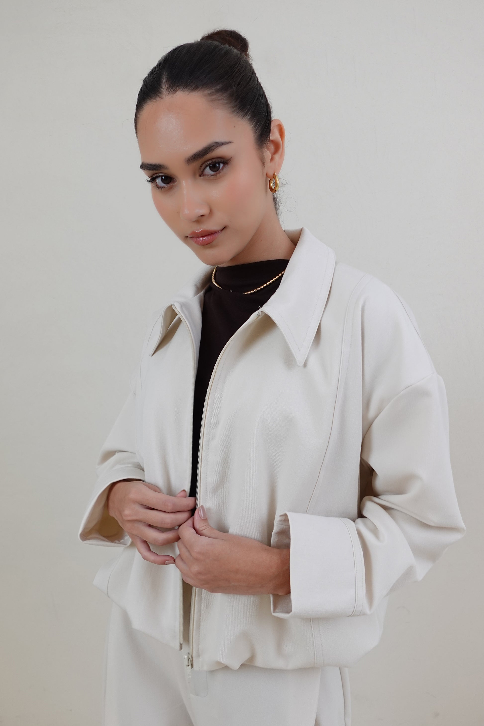 Chaqueta bomber con cierre - Hueso