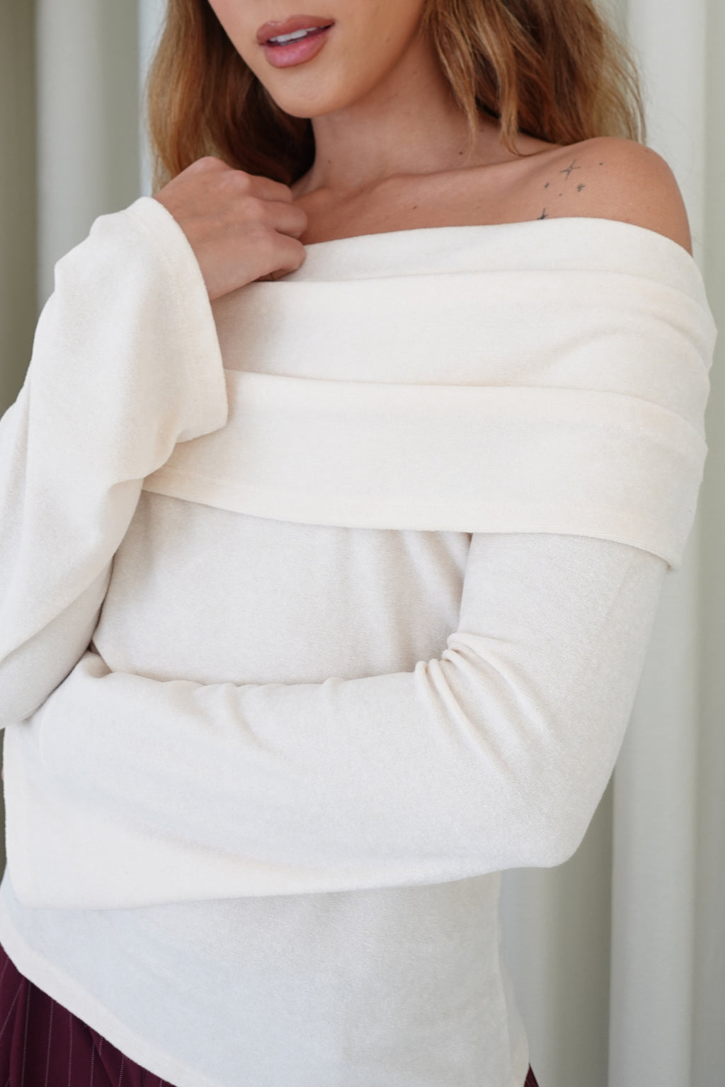 Suéter off shoulder manga larga - Avena