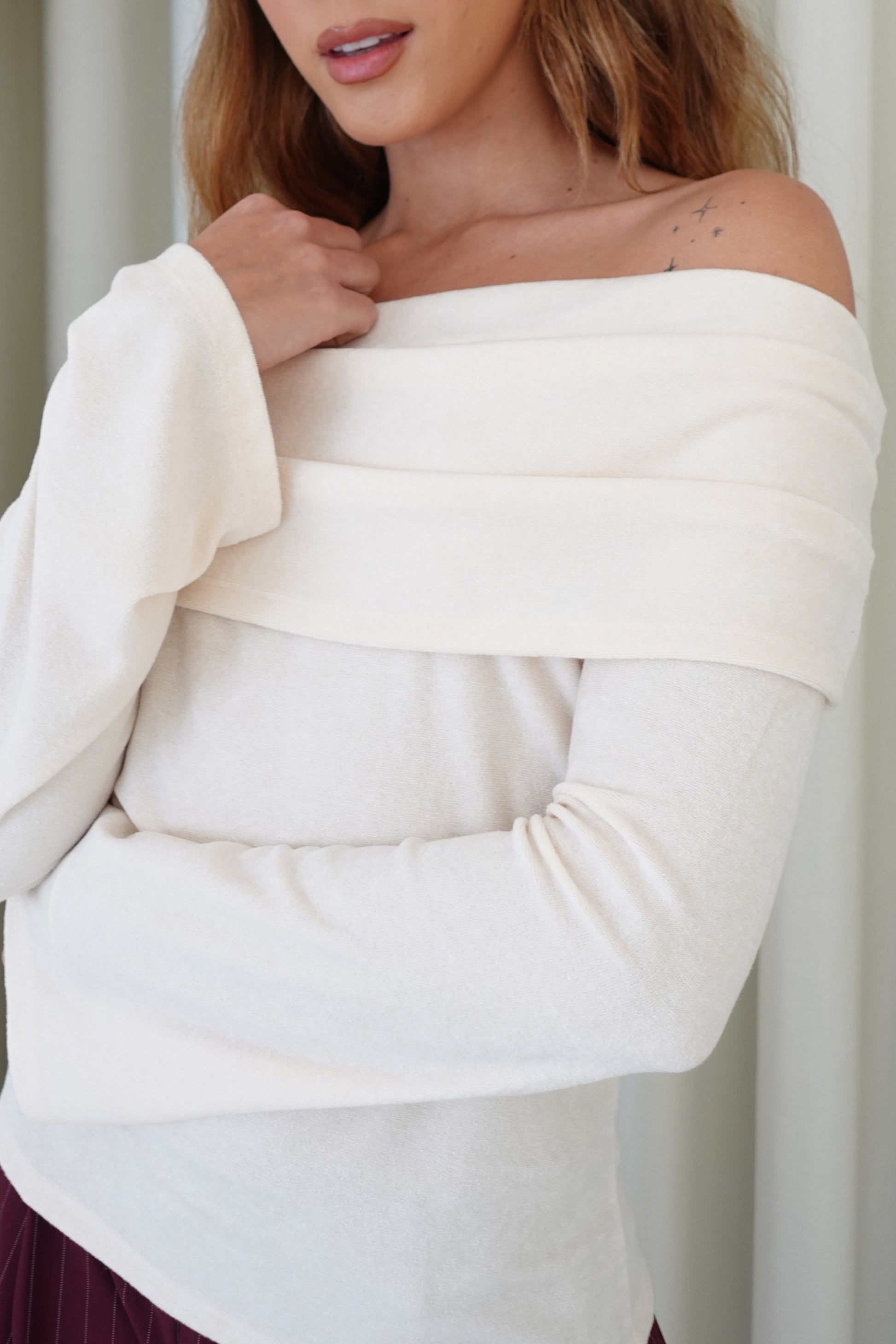 Suéter off shoulder manga larga - Avena