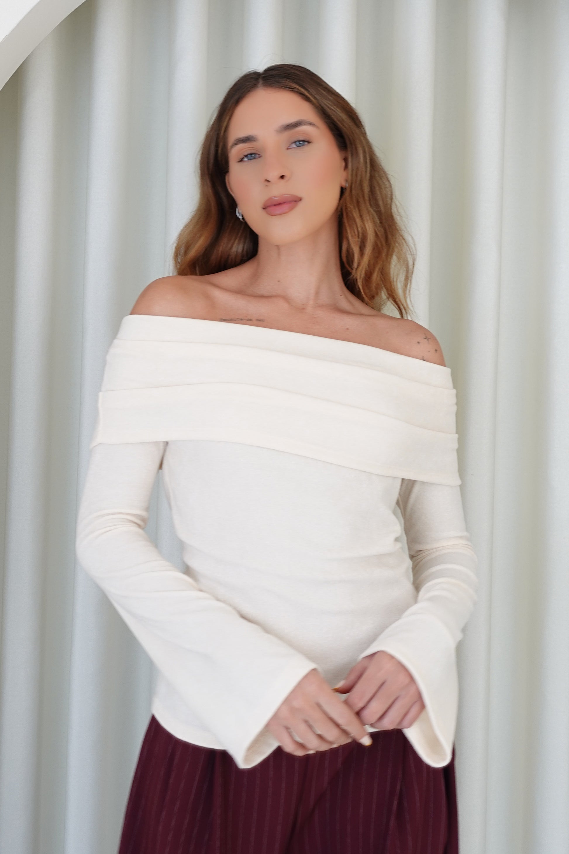 Suéter off shoulder manga larga - Avena