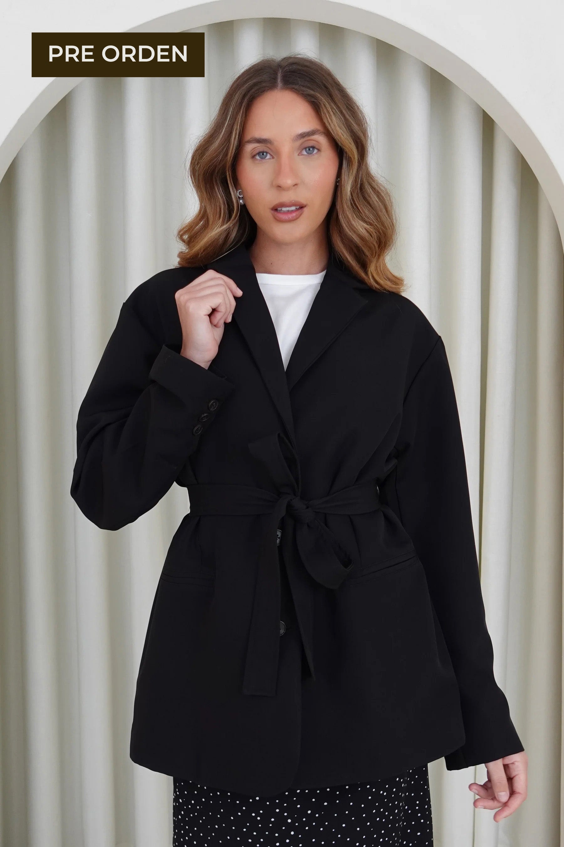Blazer con cinturón - Negro (PRE ORDEN)