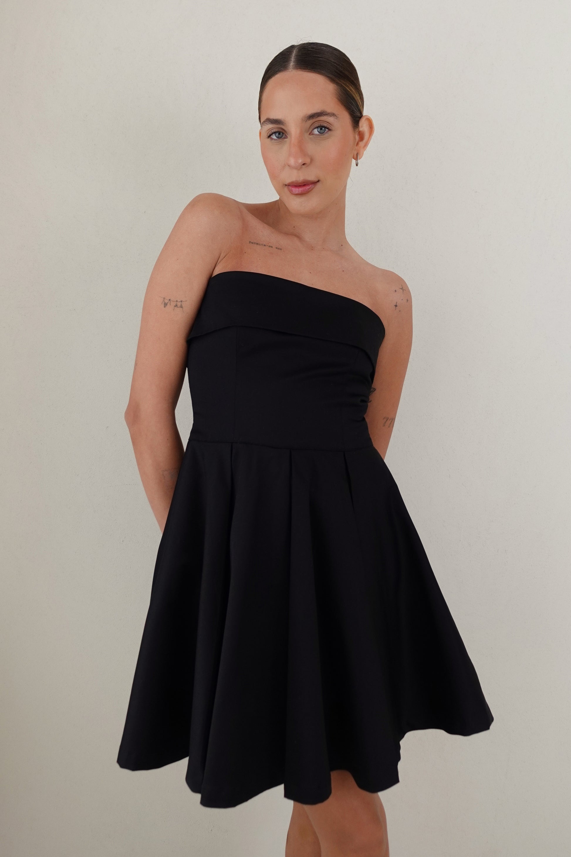 Vestido corto strapless - Negro (PREORDEN)