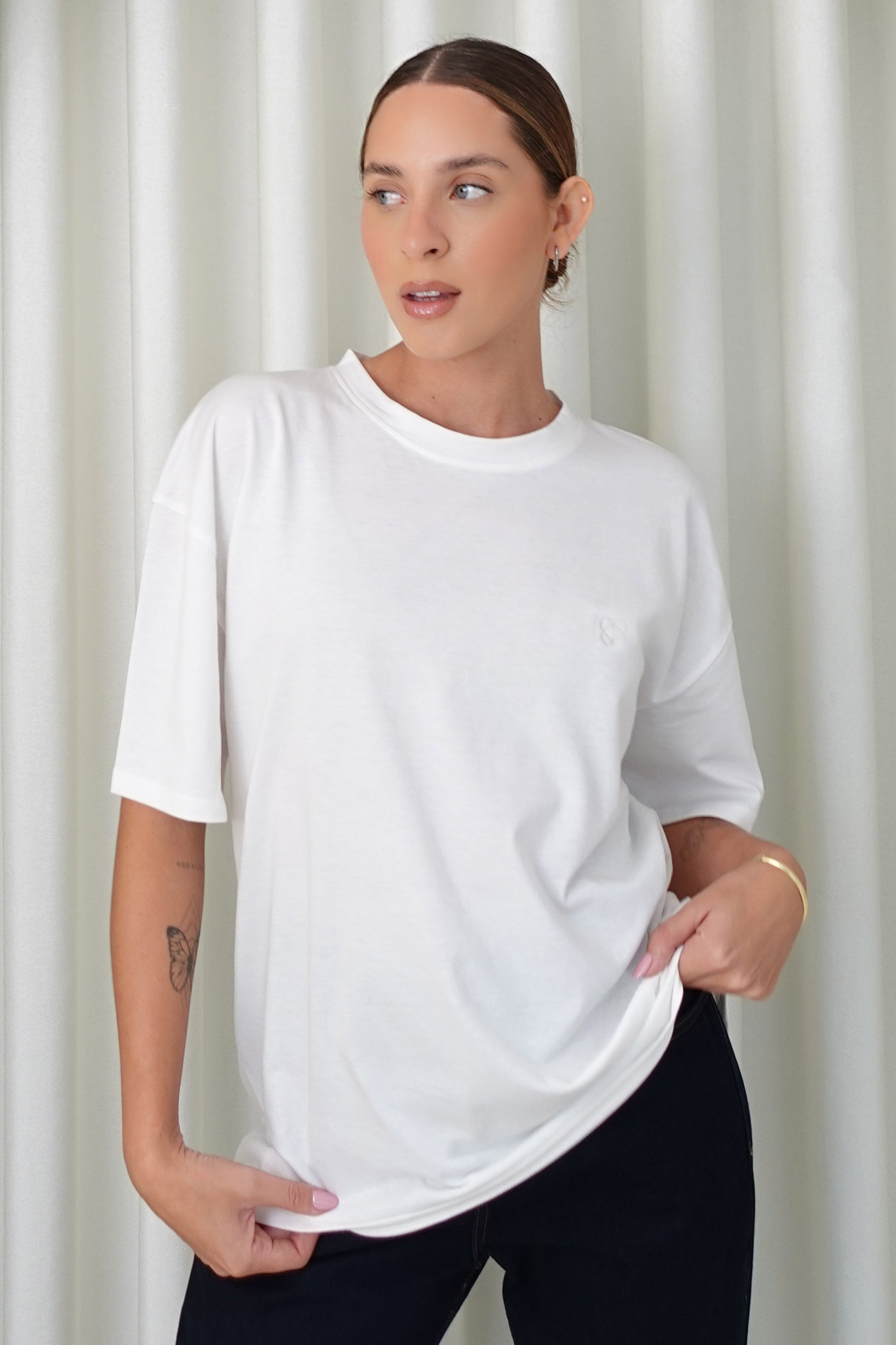 Camiseta oversized bordada - Perla