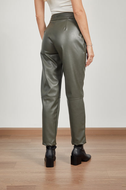 Pantalón cuerina slouchy - Verde militar