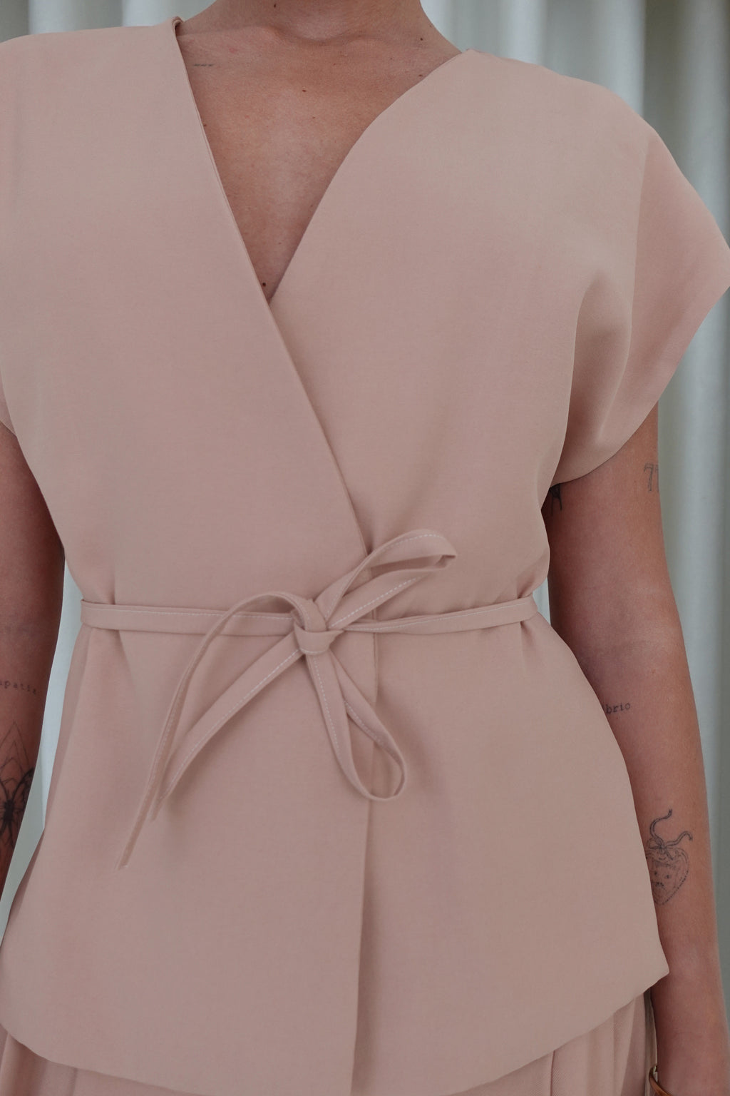 Chaleco manga caída con cinturón - Rosado